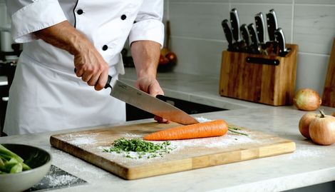 Temel Bıçak Teknikleri: Doğrama, Kesme Açısı ve Güvenlik